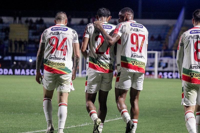 Operário-PR x Brusque: palpites, odds, onde assistir ao vivo, escalações e horário