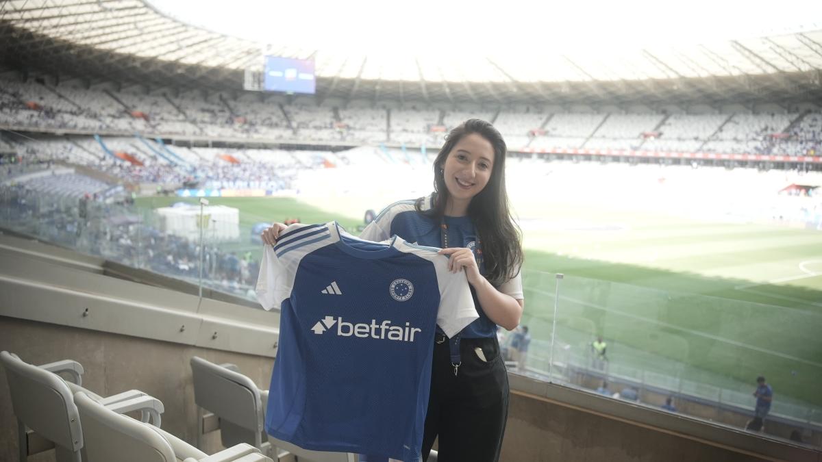 Um amor pelo Cruzeiro que inspira outras mulheres: Mariana é a Betfera do Mês