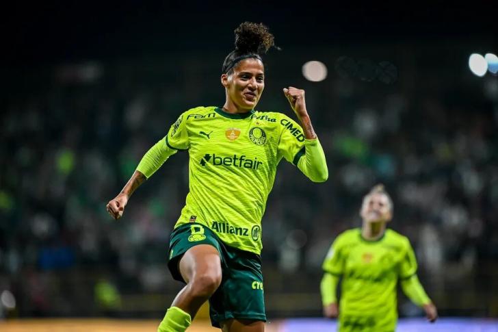 Amanda Gutierres em alta no Brasileirão Feminino 2025: quantos gols, onde começou e a expectativa para a Copa no Brasil