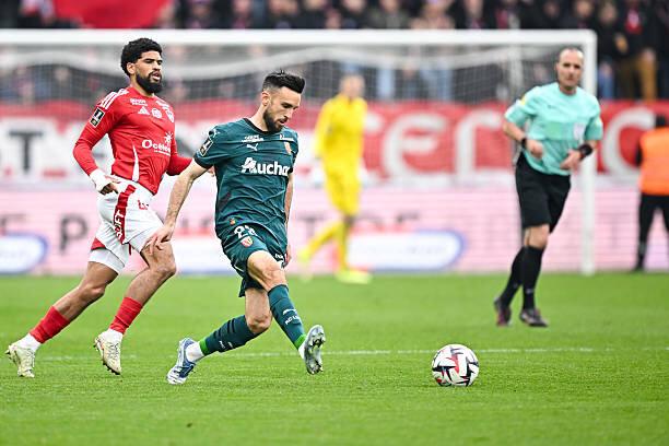 Lens x Brest - Ligue 1: palpites, odds, estatísticas, onde assistir ao vivo, escalações e horário