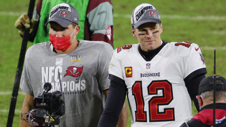gronkowski_brady.jpg